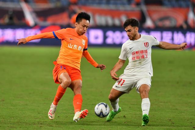 （体育）（6）足球——足协杯：山东泰山队晋级决赛XxjpseC007171_20240924_PEPFN0A001 (1).jpg